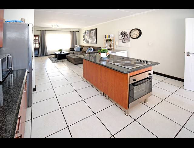 2 BEDROOM APARTMENT FOR SALE IN SUNNINGHILL